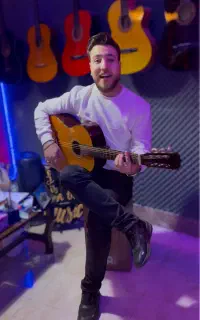 سوپرایز تولد تلفنی موزیک با گیتاردر شهر زابل