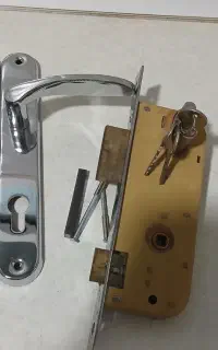 قفل بامغزی۳ کلید ودسگیره نوسالم یک و۲۰۰