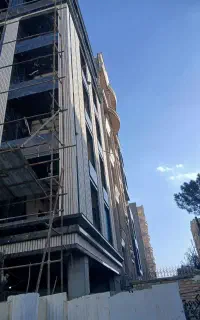 نگهبان ساختمان در حال ساخت