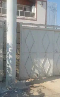 درب حیاط و لوله زیر تانکی