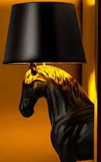 آباژور ایستاده اسب