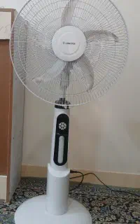 پنکه ایستاده شارژی دارای چراغ وپاورشارژ