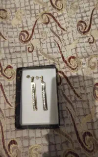 گوشواره و انگشتر