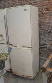 دو عدد یخچال نیمه فریزر هر دو باهم ۱۲ تومن