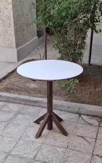 میز چوبی گرد
