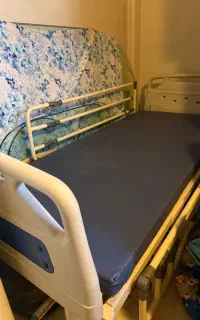 تخت بیمارستانی سه شکن مکانیکی