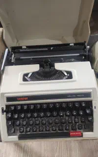 ماشین تایپ آنتیک برند brother
