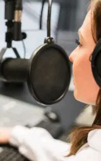 گوینده تیزر تبلیغات هستم