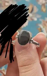 انگشتر نقره با سنگ مشکی رنگ گم شده