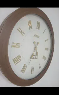 ساعت کاملا یالم بدون خط و خش