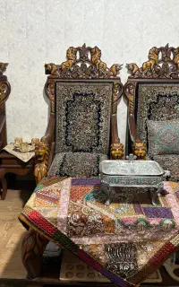 مبل قالی و صندلی با میز سنتی