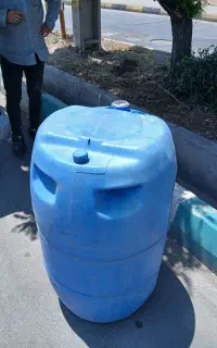 بشکه پلاستیکی ویک عدد پالت