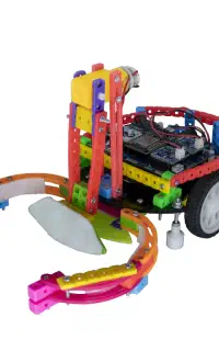 کلاس آموزش خلاقیت و رباتیک و برنامه نویسی