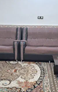 مبل ۷ نفره  و جلومبلی ۳ تیکه و یک عدد گنجه