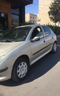 206 مدل 1382 در حد