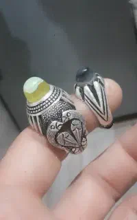گوشی سامسونگ و انگشتر نقره