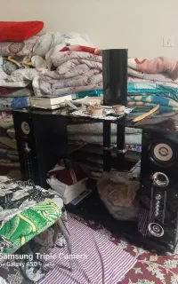 یک عدد میز تِوزیون  باندار به فرو ش