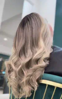 خدمات زیبایی حرفه‌ای + هدیه ویژه اولین مراجعه