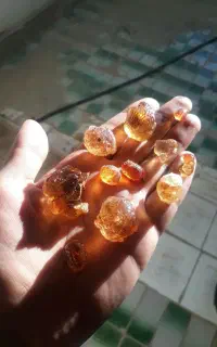 چند تاسنگ وکهربا اصل.معاوضه با انگشتر نقره