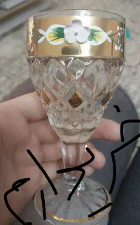 یک گیلاس طلاکوب