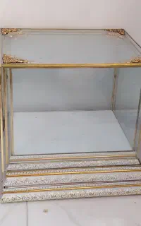 اجاره باکس شیشه‌ای نقره‌ای طلایی