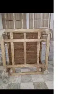 کرسی چوبی قدیمی
