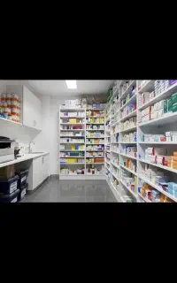 فروشنده و منشی داروخانه