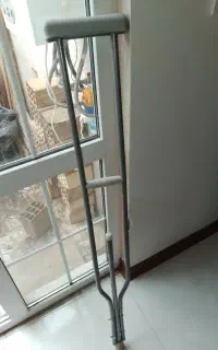 عصای زیر بغل یک عدد