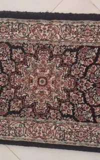 پادری و قالیچه و متکا لوله ای