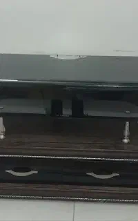 میز تلویزیون در حد نو