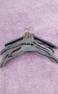 تعدادی چوب لباسی