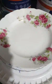 مقداری بشقاب