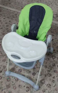 صندلی غذاخوری کودک در حد نو