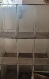 قفسه شیشه ای سه طبقه