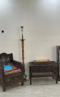 صندلی و میز چوبی