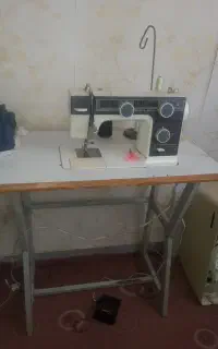 چرخ خیاطی خانگی همراه میز
