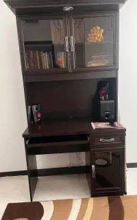 میز کامپیوتر چوبی