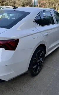 اشکودا اکتاویا لاکچری