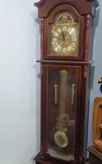 ساعت ایستاده در حد نو