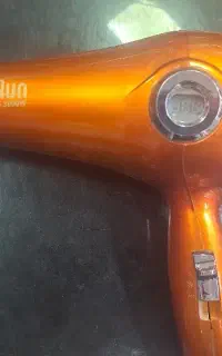 سشوار بران با  نشاندهنده سرعت