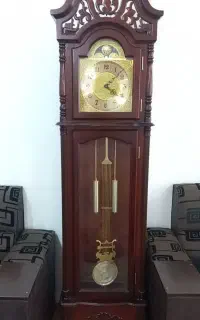 بوفه وساعت ایستاده
