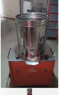 یک عدد سبزی خرد کن بزرگ