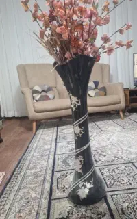 گلدان شیشه ایی و گل مصنوعی