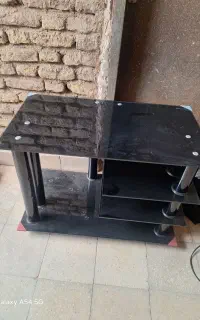 .تلویزیون کوچیک میزِ تلویزیون