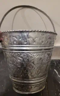 سطل قدیمی برنجی