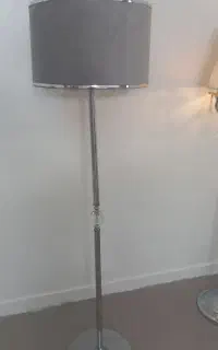 آباژور ایستاده