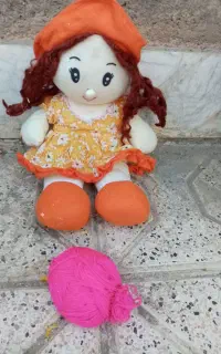 عروسک و نخ گلدوزی