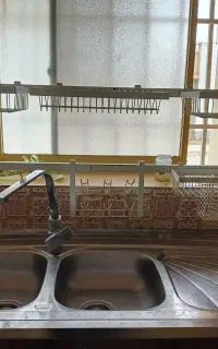آبچکان پشت پنجره
