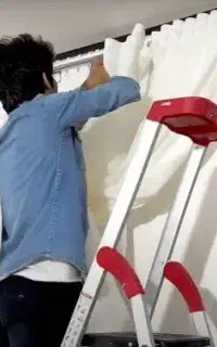 تجربه کاری. در انجام. چوب پرده