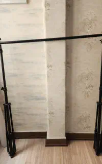 پایه به ارتفاع ۱/۵ در عرض ۲ متر همراه فون سفید